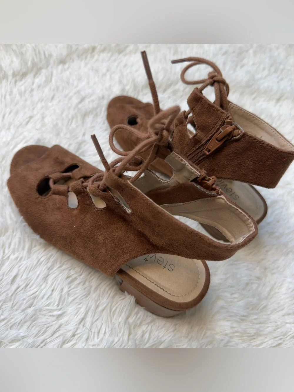 Stevies girl’s heels
