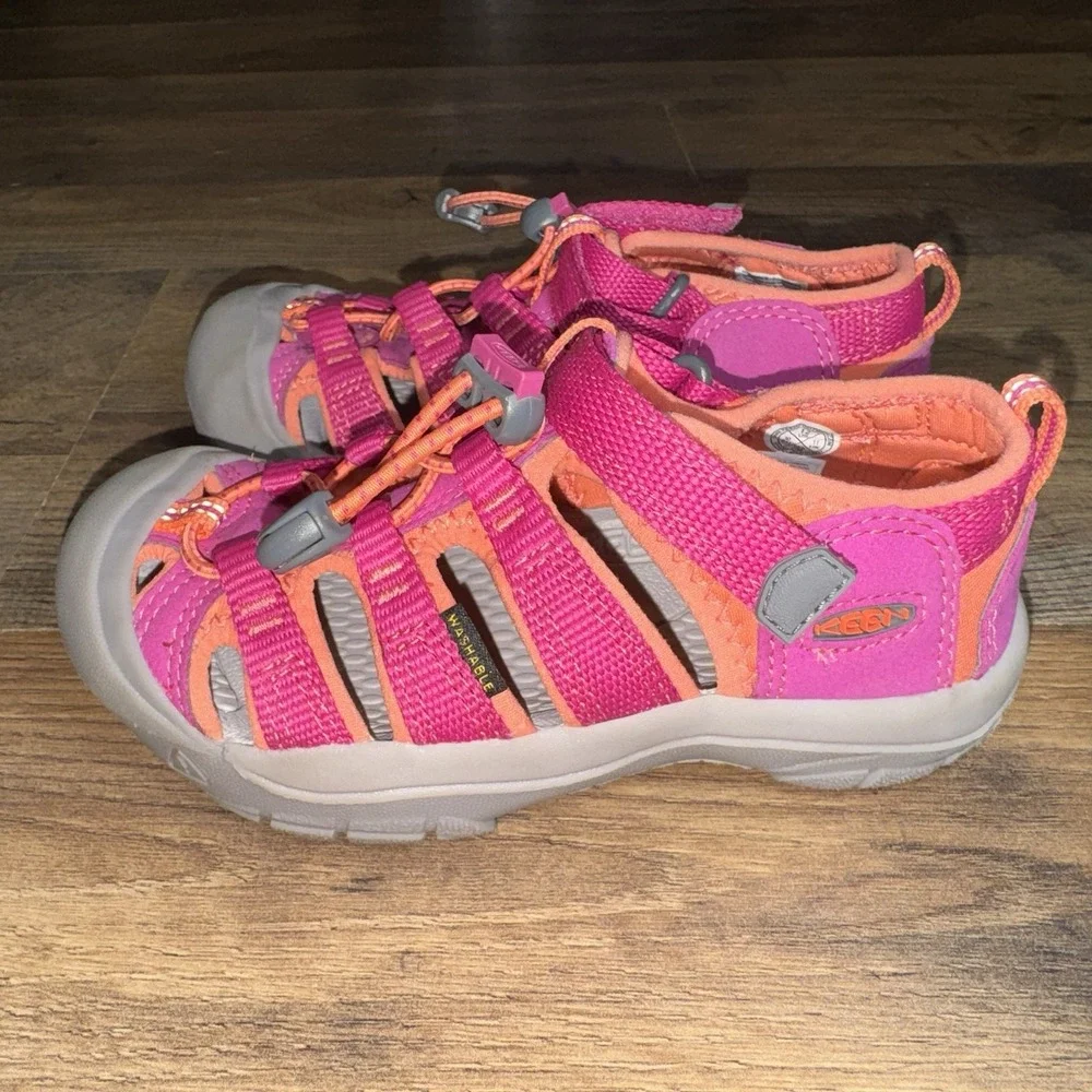 KEEN Newport Pink Raspberry H2 Closed Toe Water Sandals Youth Girls Size 12
