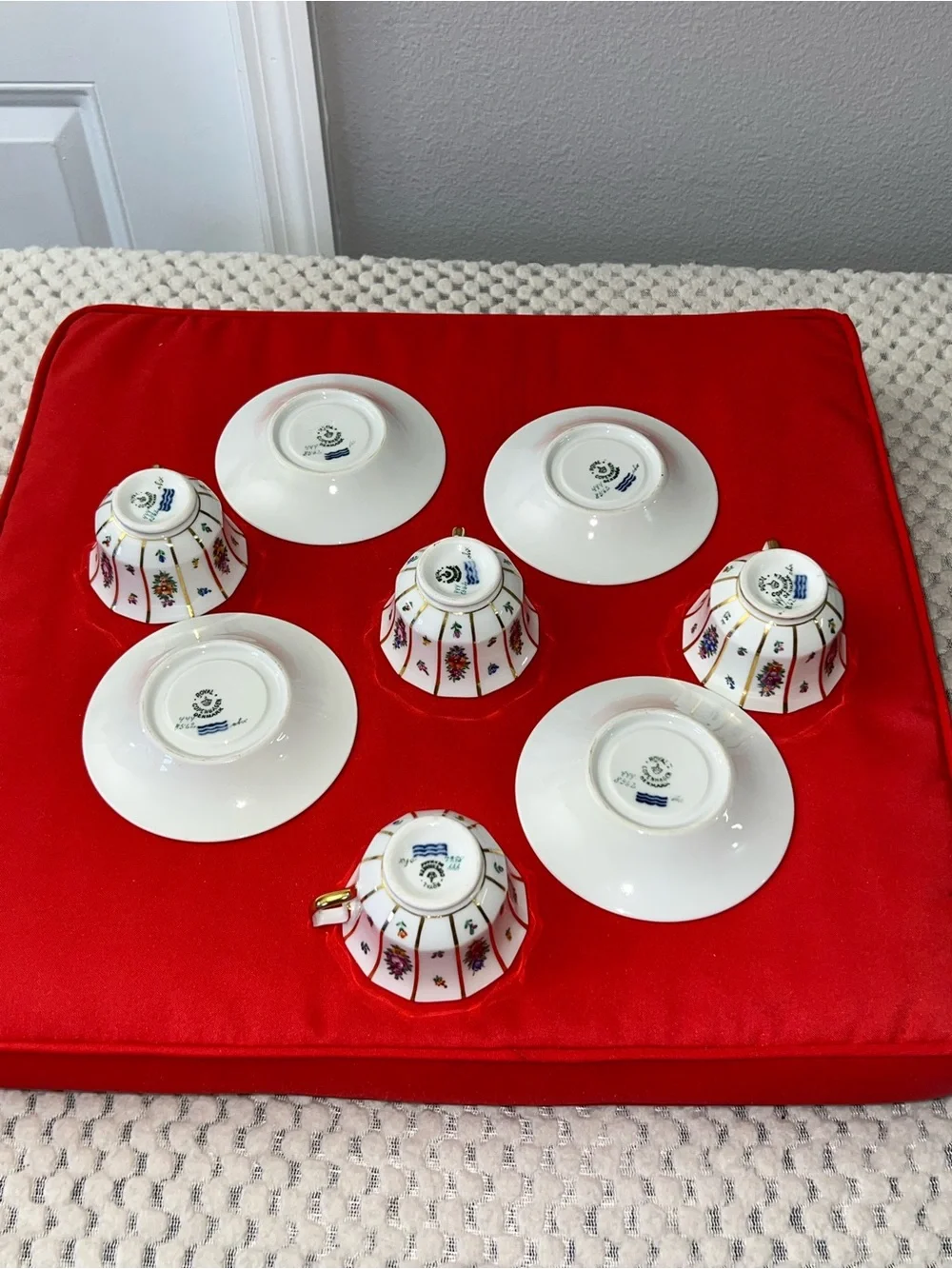 N/A elegant porcelain