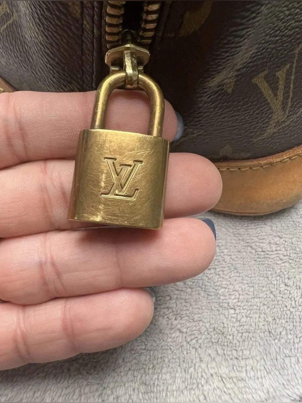Authentic Louis Vuitton Monogram Alma PM Handbag With COA and lock