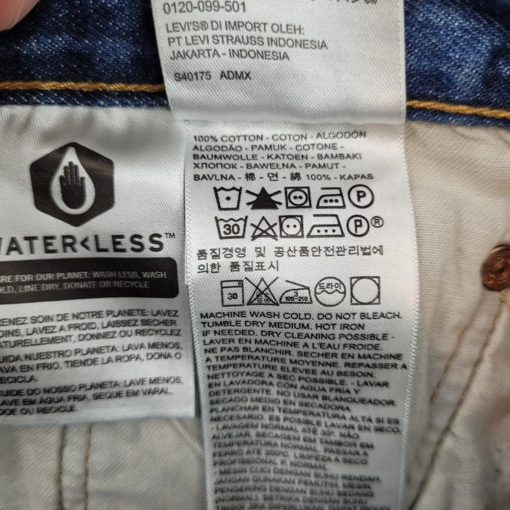 Levis color into