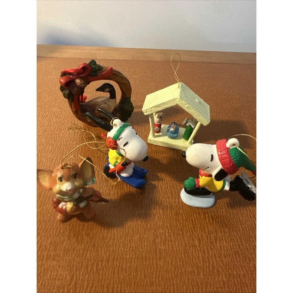 Lot Of 5 Vtg Christmas Ornaments: Snoopy, Mouse, Nativity‎