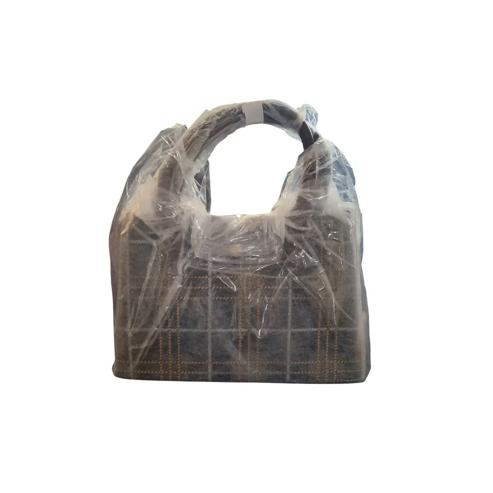 Unbranded structured satchel