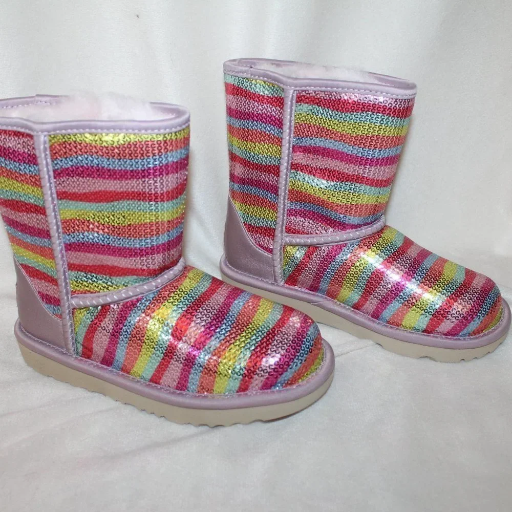 NIB UGG GIRL'S YOUTH SEQUIN RAINBOW CLASSIC SHORT SHEARLING LINED BOOTS‎