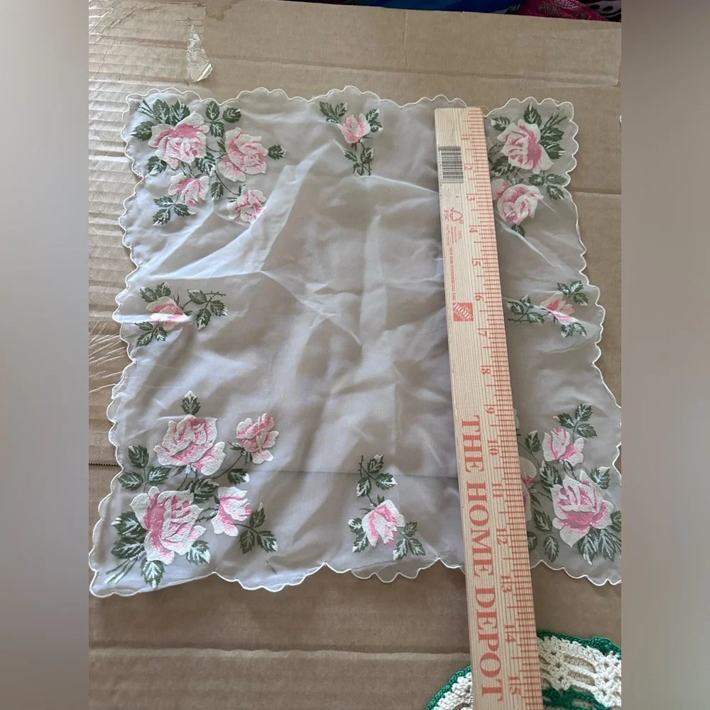 Mismatched Doilies etc Vintage lot of 6