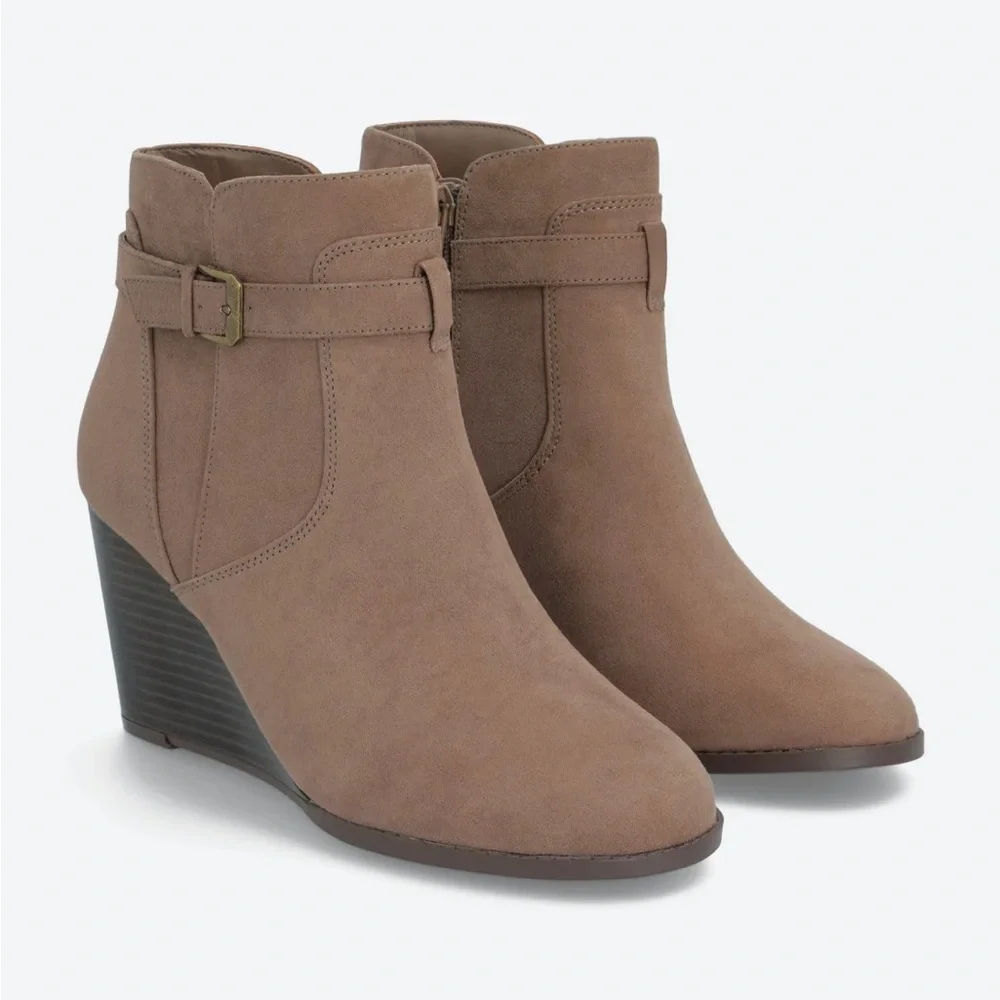 Market & Spruce Womens Taupe Serah Suede Heel Booties Boots Size 7.5 NWOB