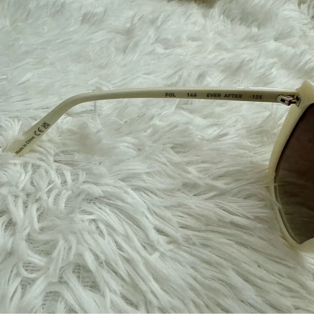 Quay Australia stylish oversized