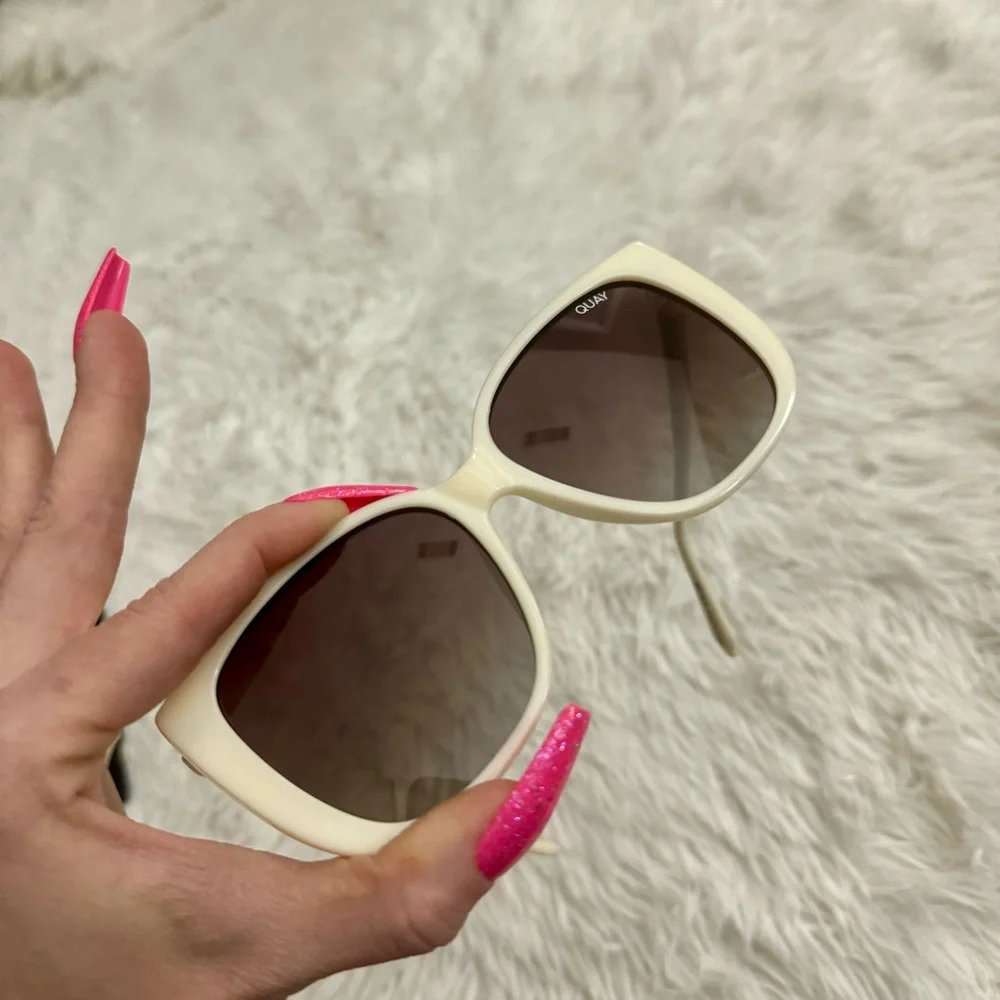 Quay Australia stylish oversized