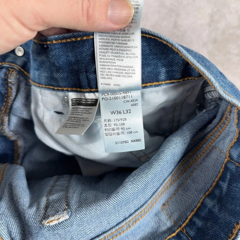 Levis please note