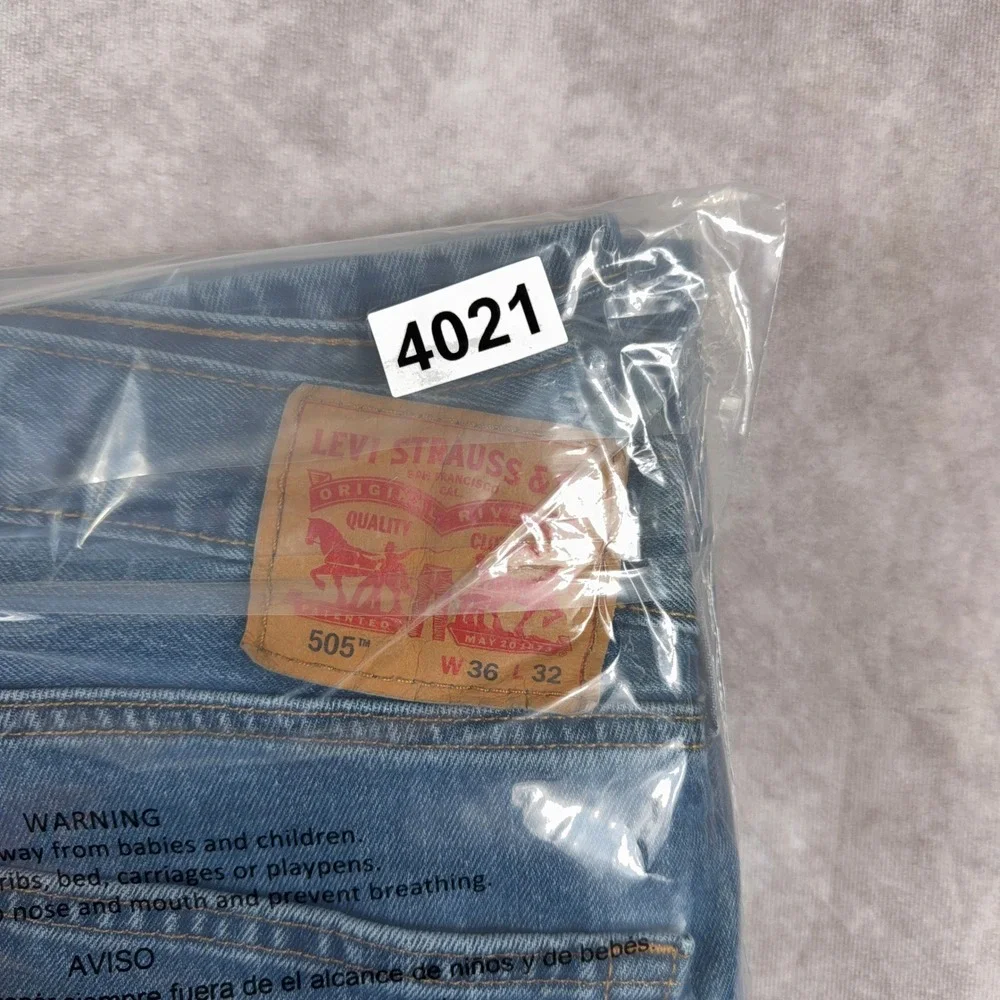 Levis please note
