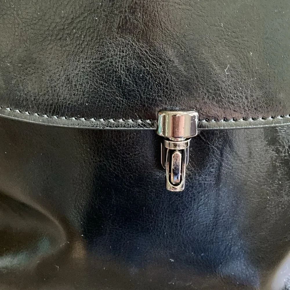Heshe black leather