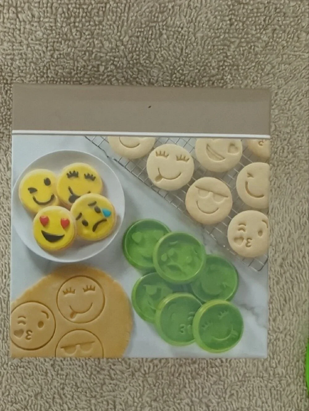 Emojis fun green