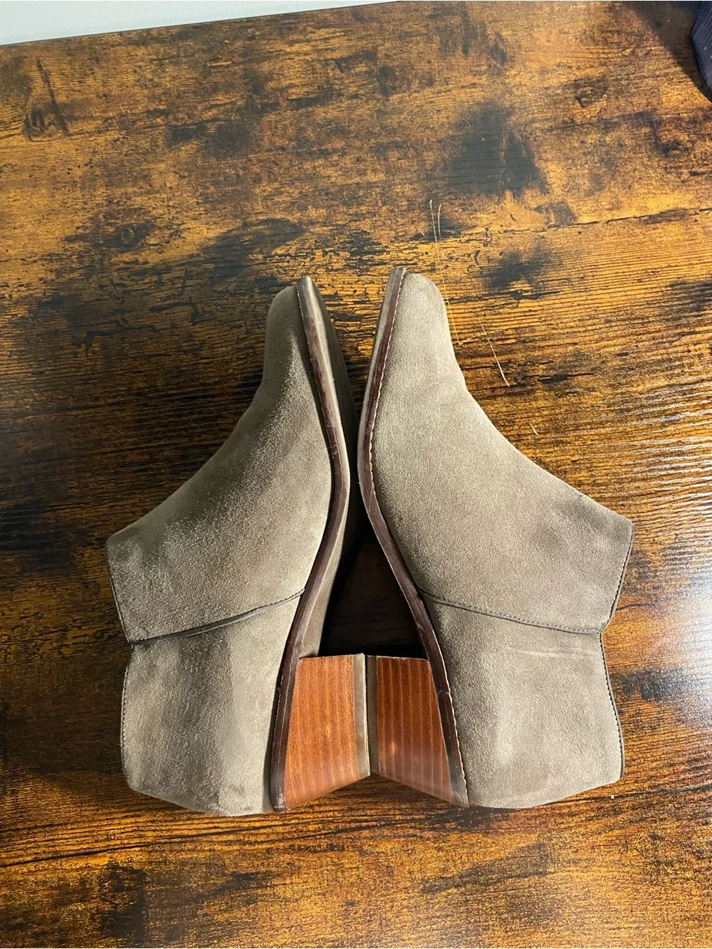 Vionic classic suede