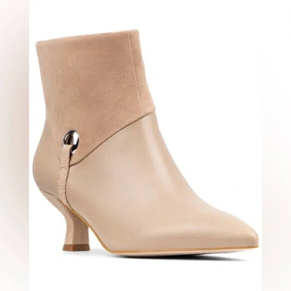 NIB DONALD PLINER Cindia Leather Bootie in Sand