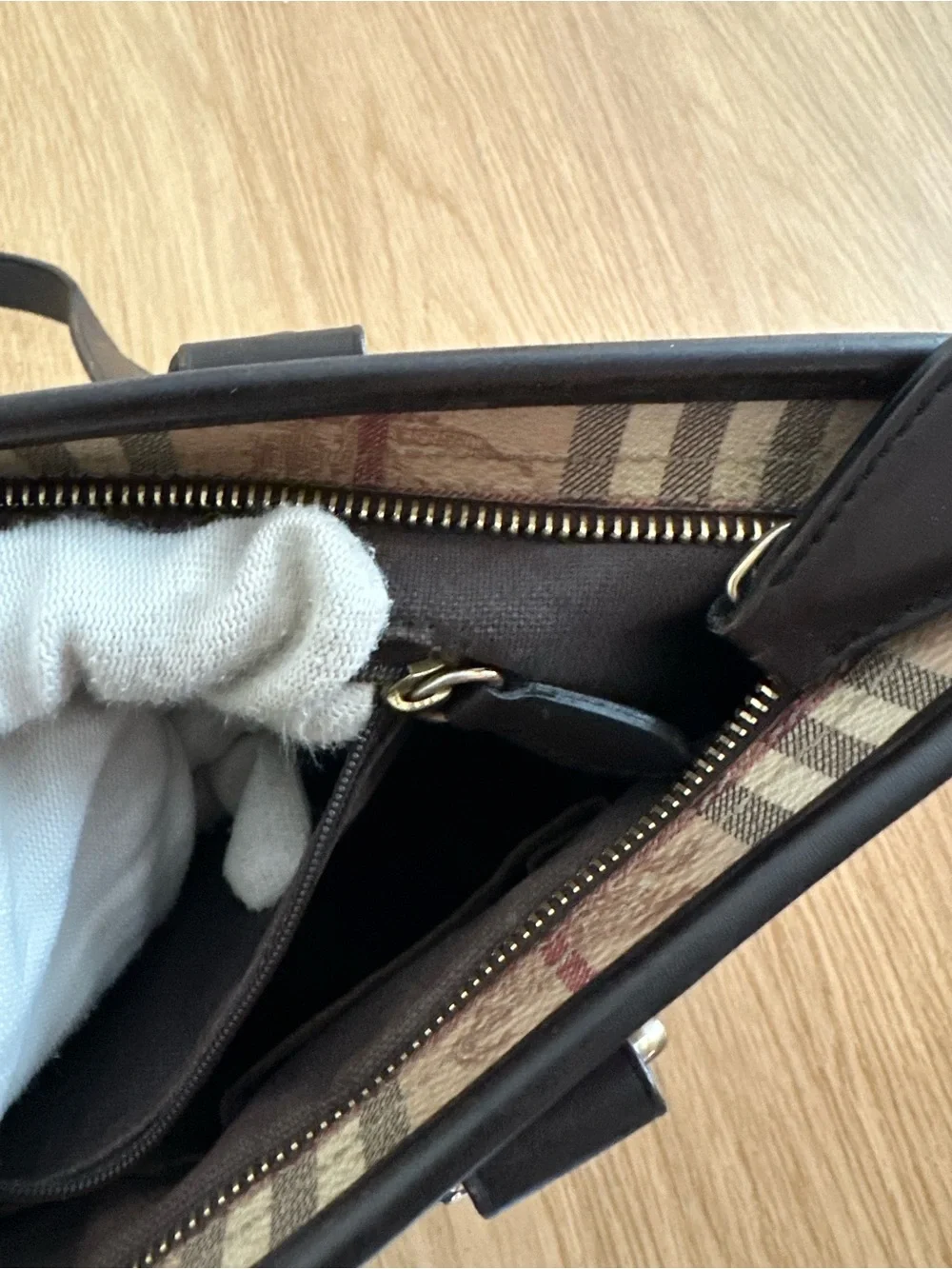 Burberry authentic zipper