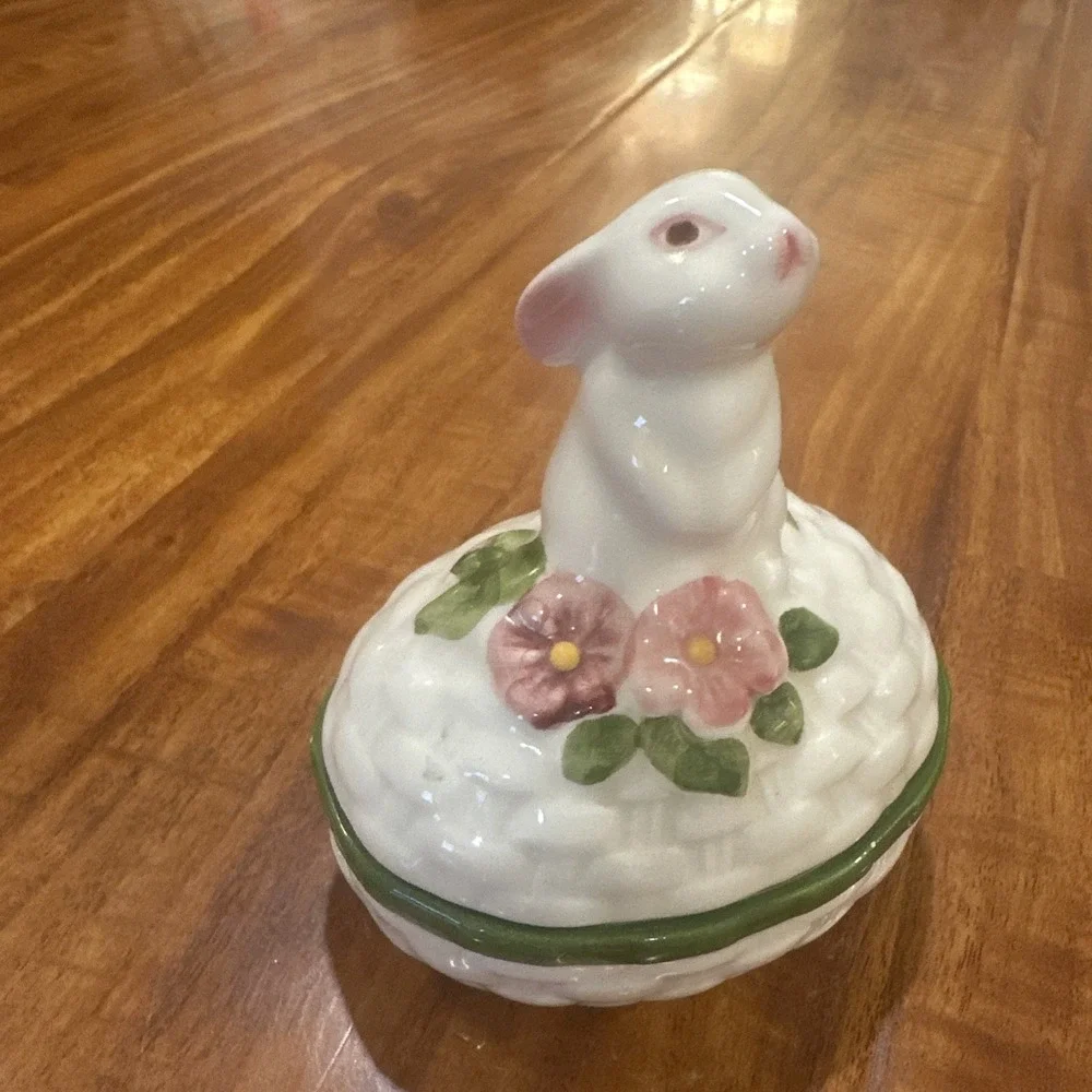 Vintage 80s Avon Bunny Rabbit Easter Holiday Spring Lidded‎ Trinket Box Brazil
