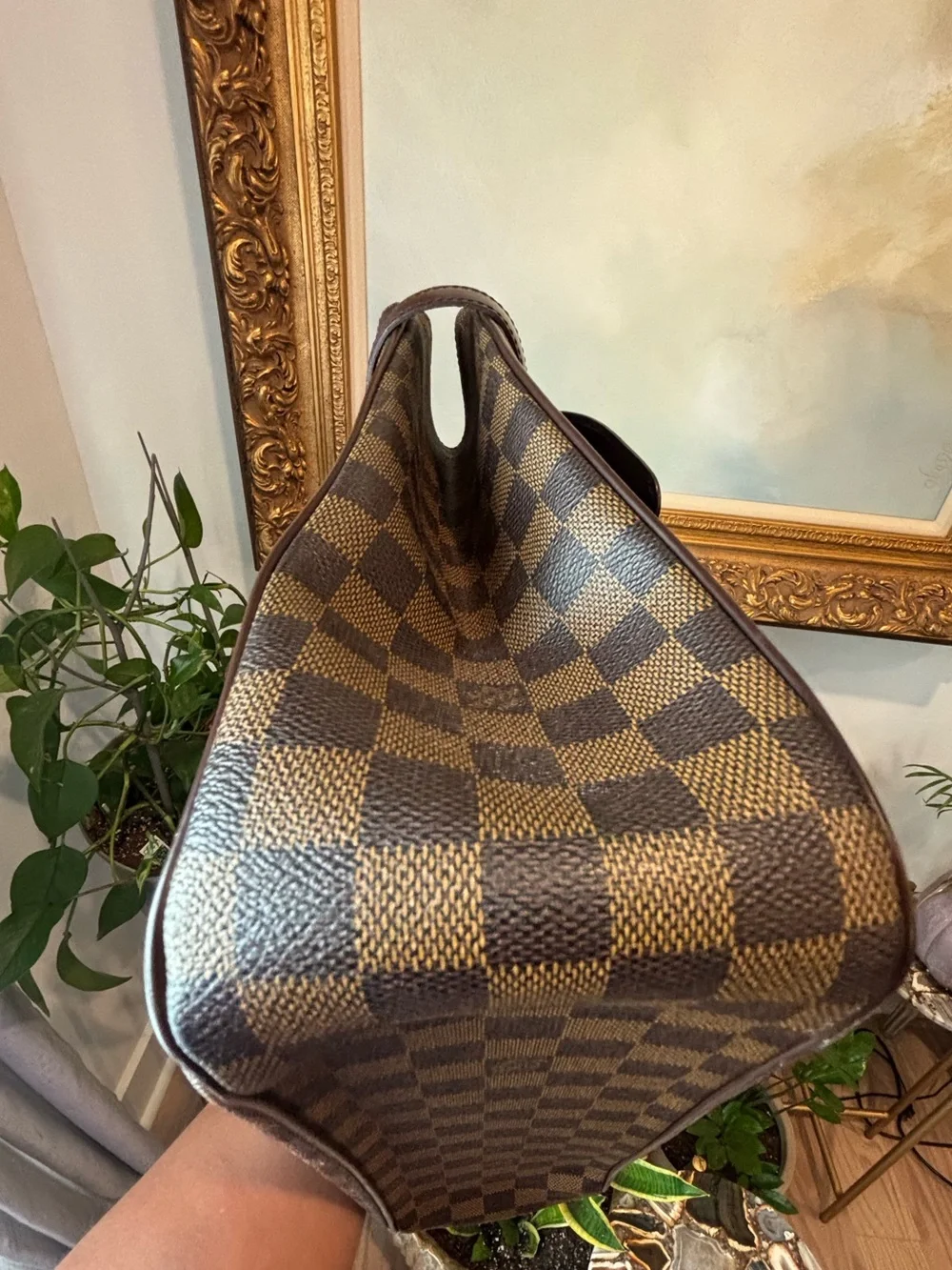 Louis Vuitton **always open