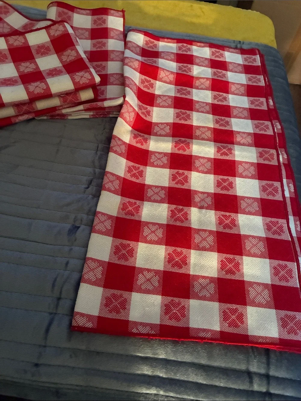 No brand classic red