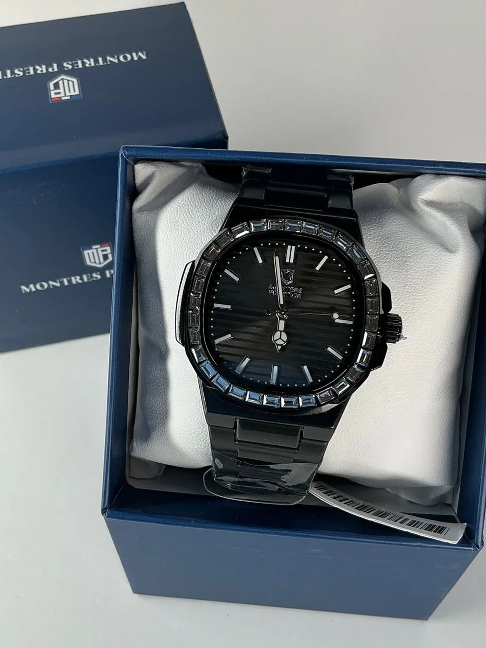 Invicta sleek black