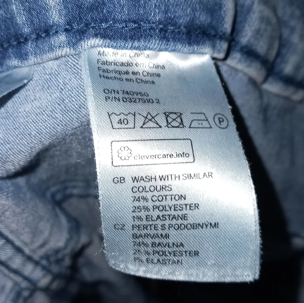 Divided denim jeans