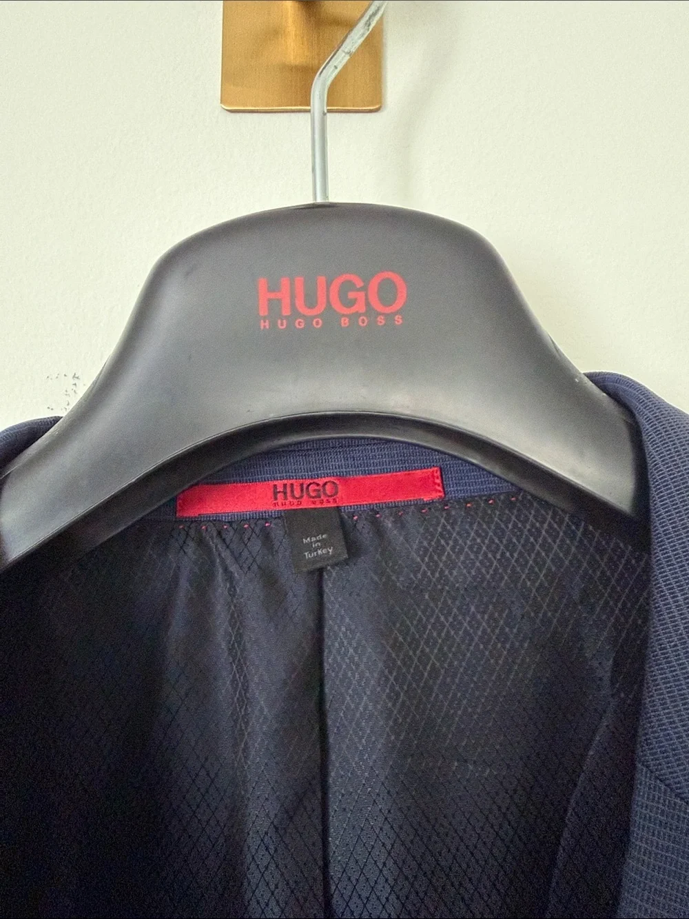 HUGO sleek single