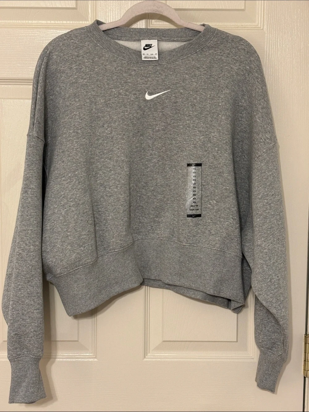 Nike Woman’s Gray Heather Crewneck Crop Oversize Fit Sweatshirt XS