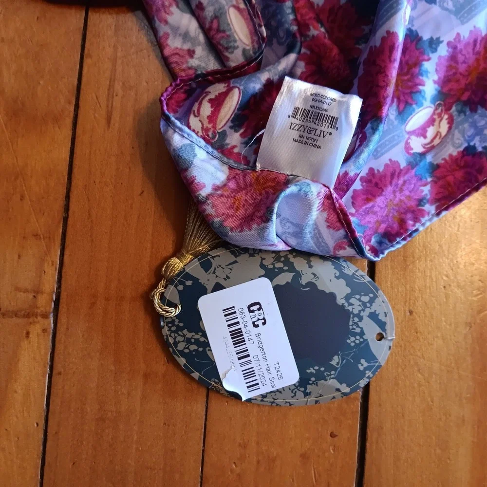Izzy & Liv Bridgerton tag fell