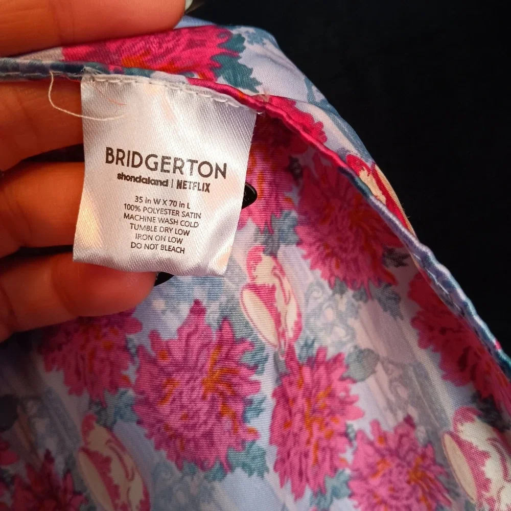 Izzy & Liv Bridgerton tag fell