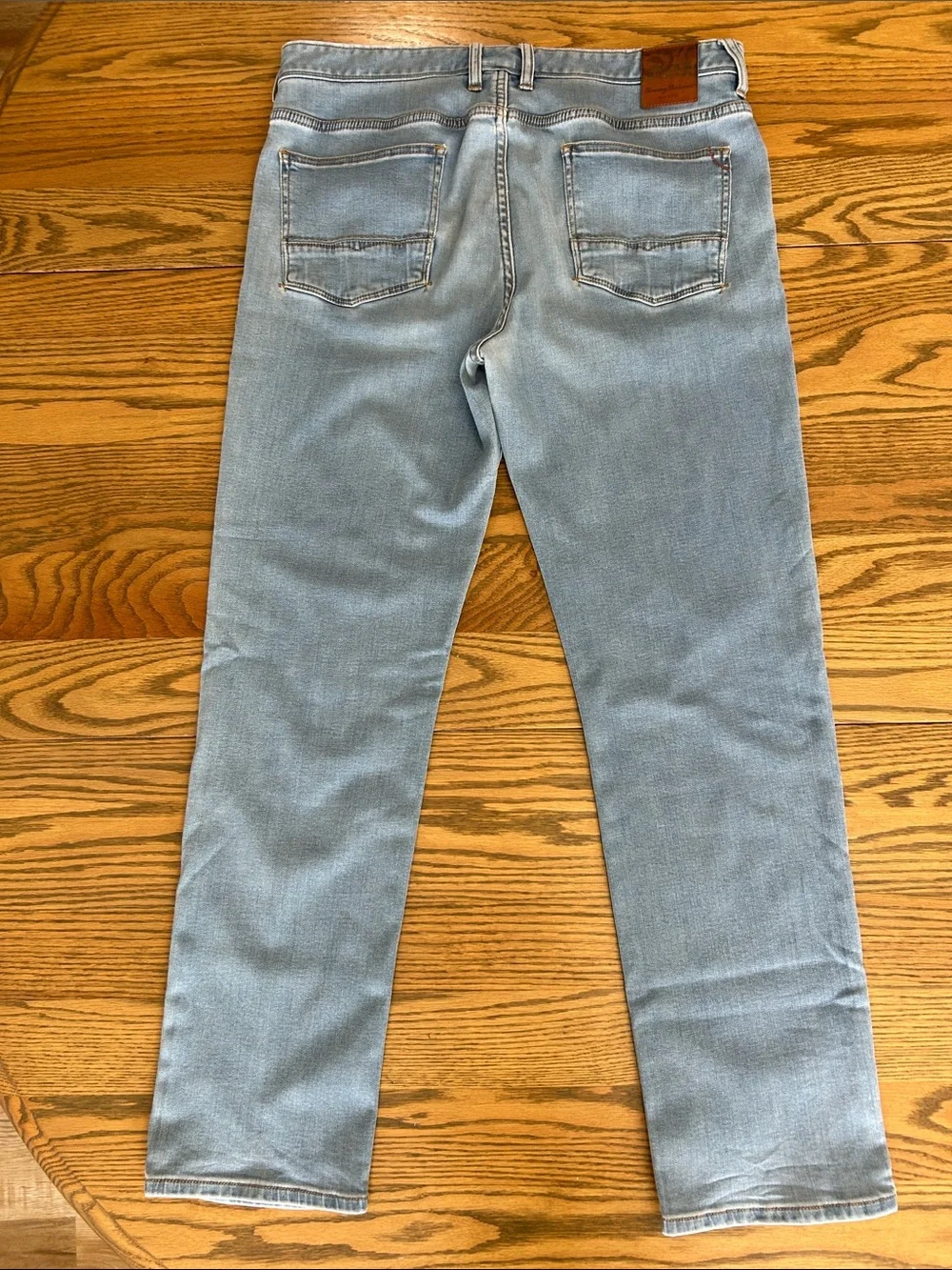 Tommy Bahama men’s light