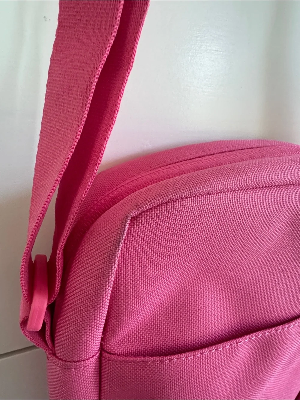 Herschel Supply Company compact crossbody