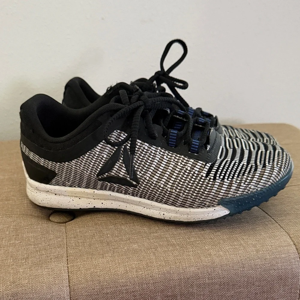 Reebok Kids Black &‎ White JJ Watt II low Sneakers size 5 youth