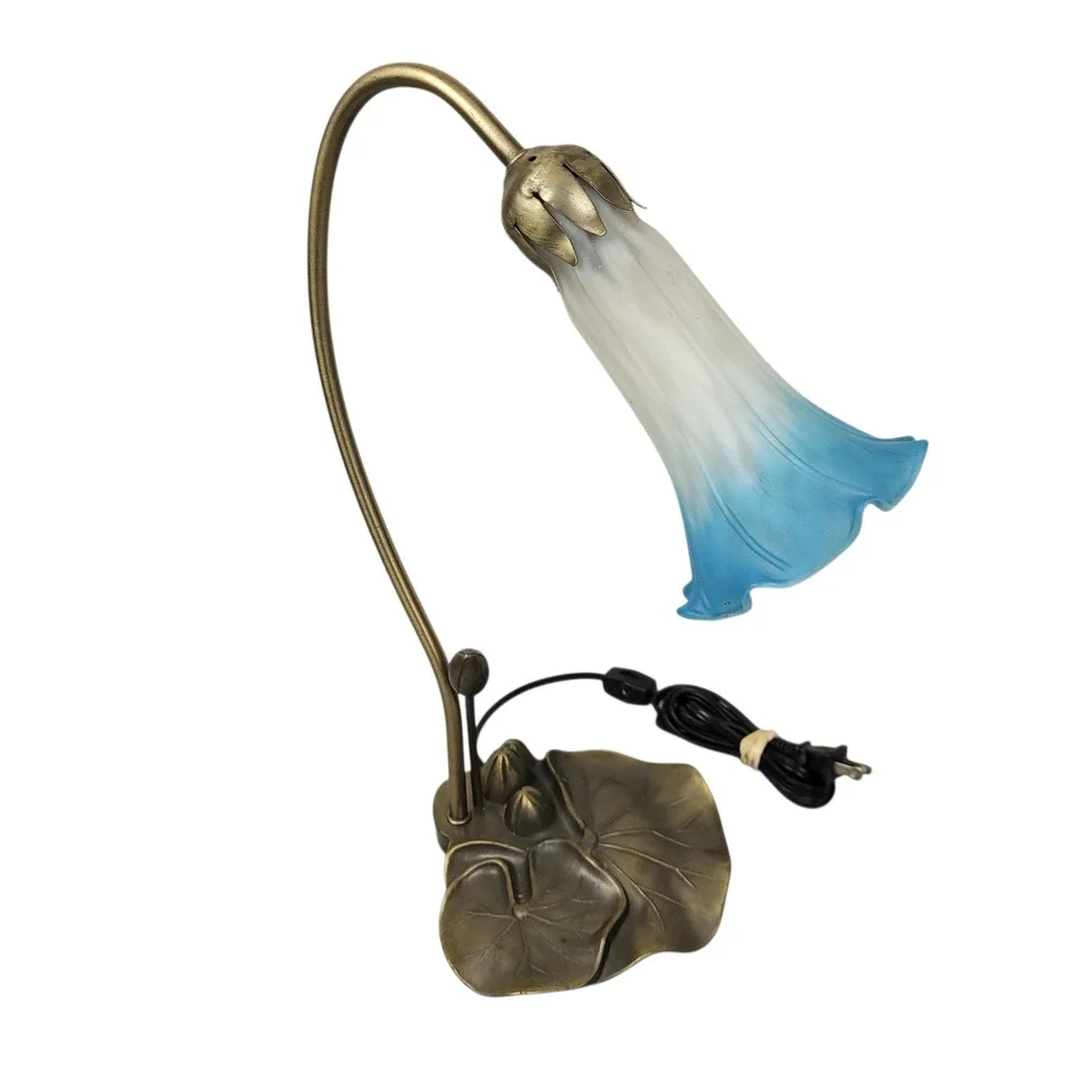 Tiffany Style Pond Lily Table Lamp 16