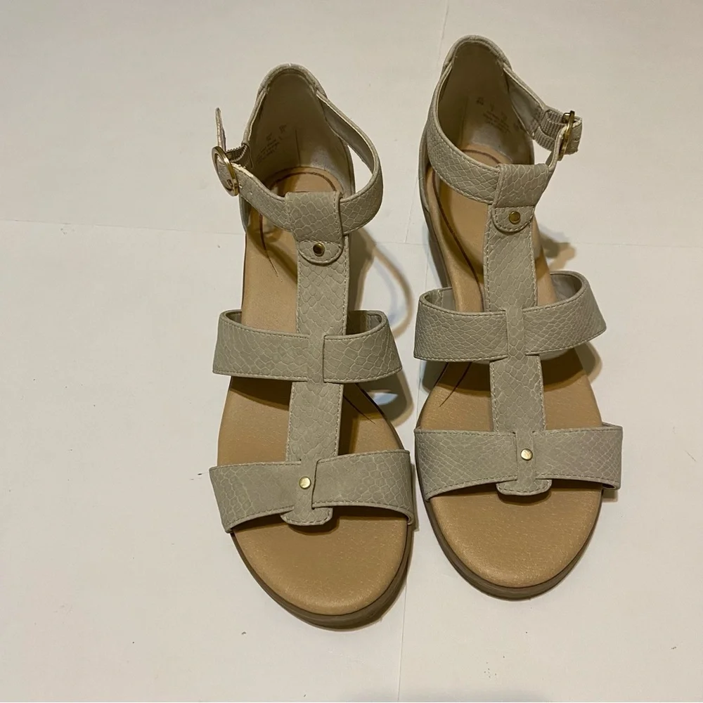 Dr. Scholls adorable sandals