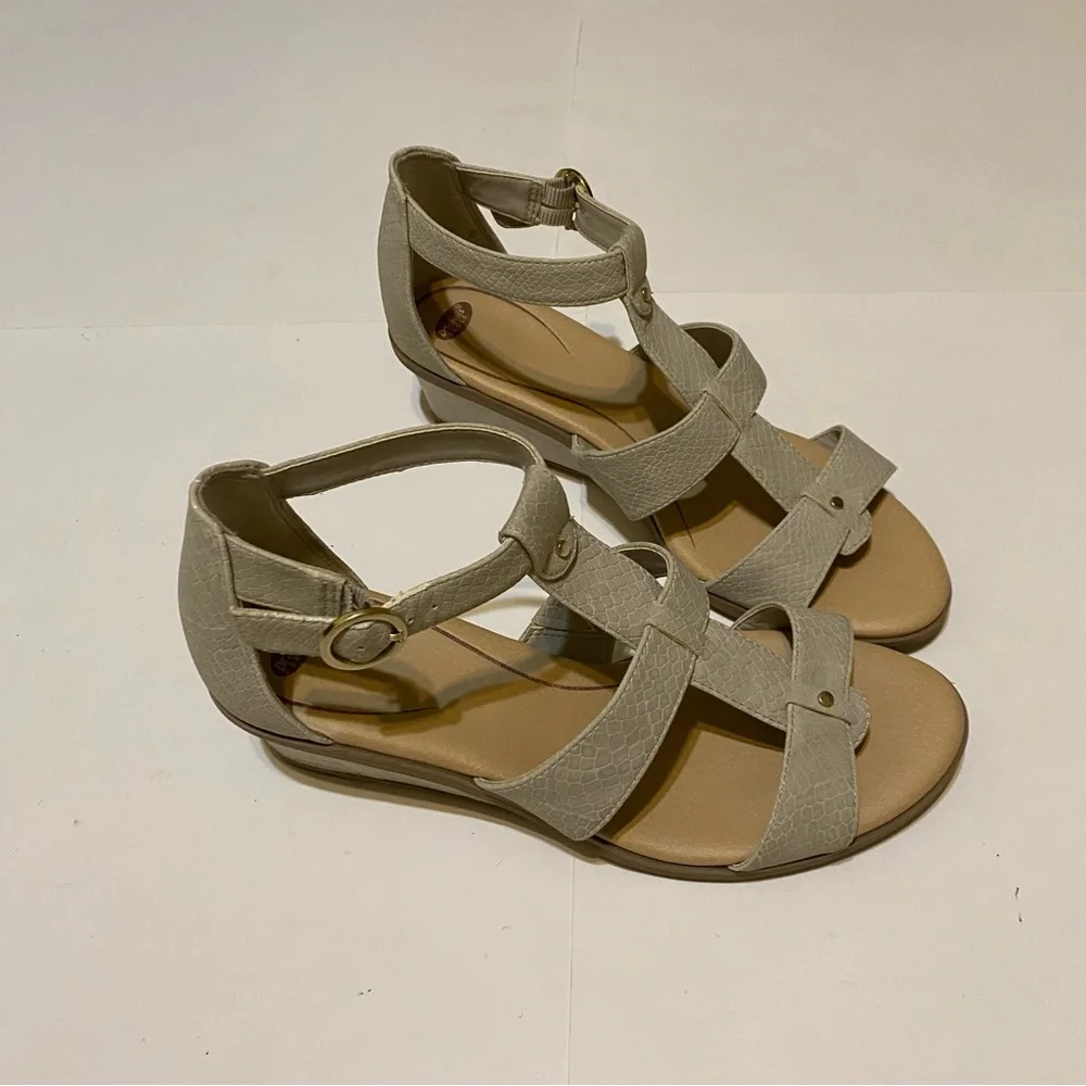 Dr. Scholls adorable sandals