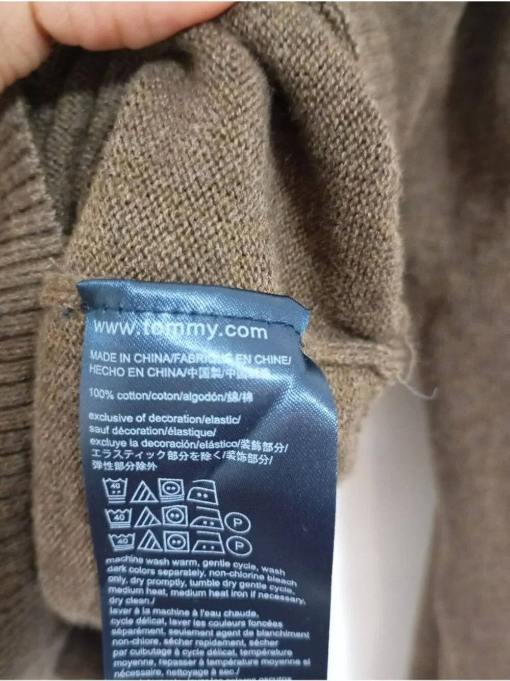 Tommy Hilfiger used excellent
