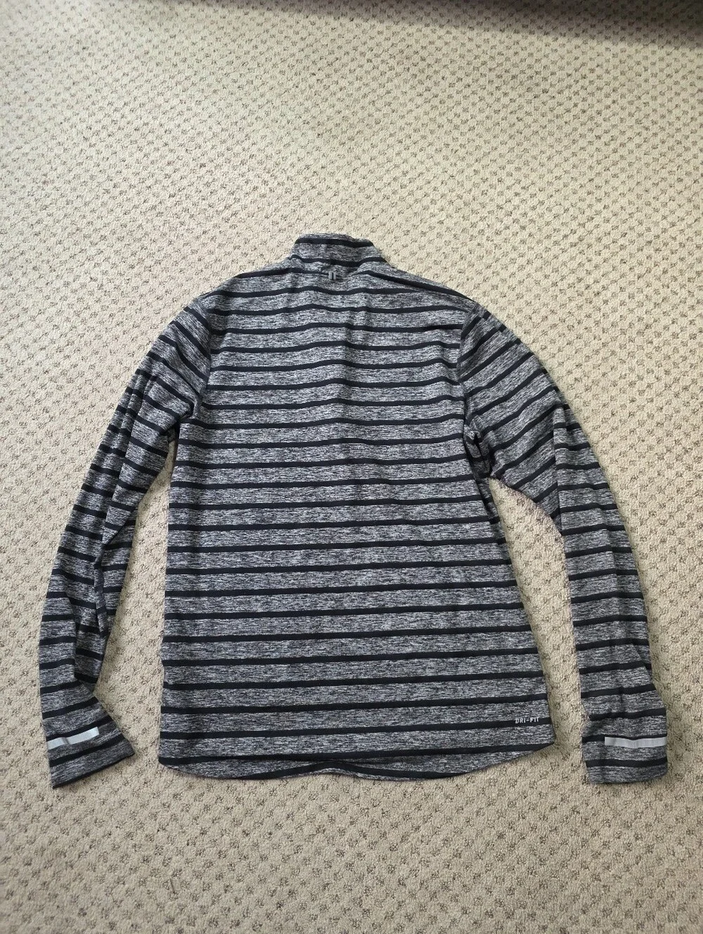 Nike men’s quarter
