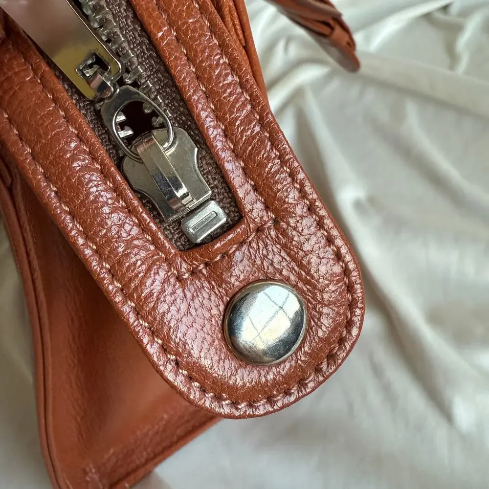 Jean Paul Gaultier features width