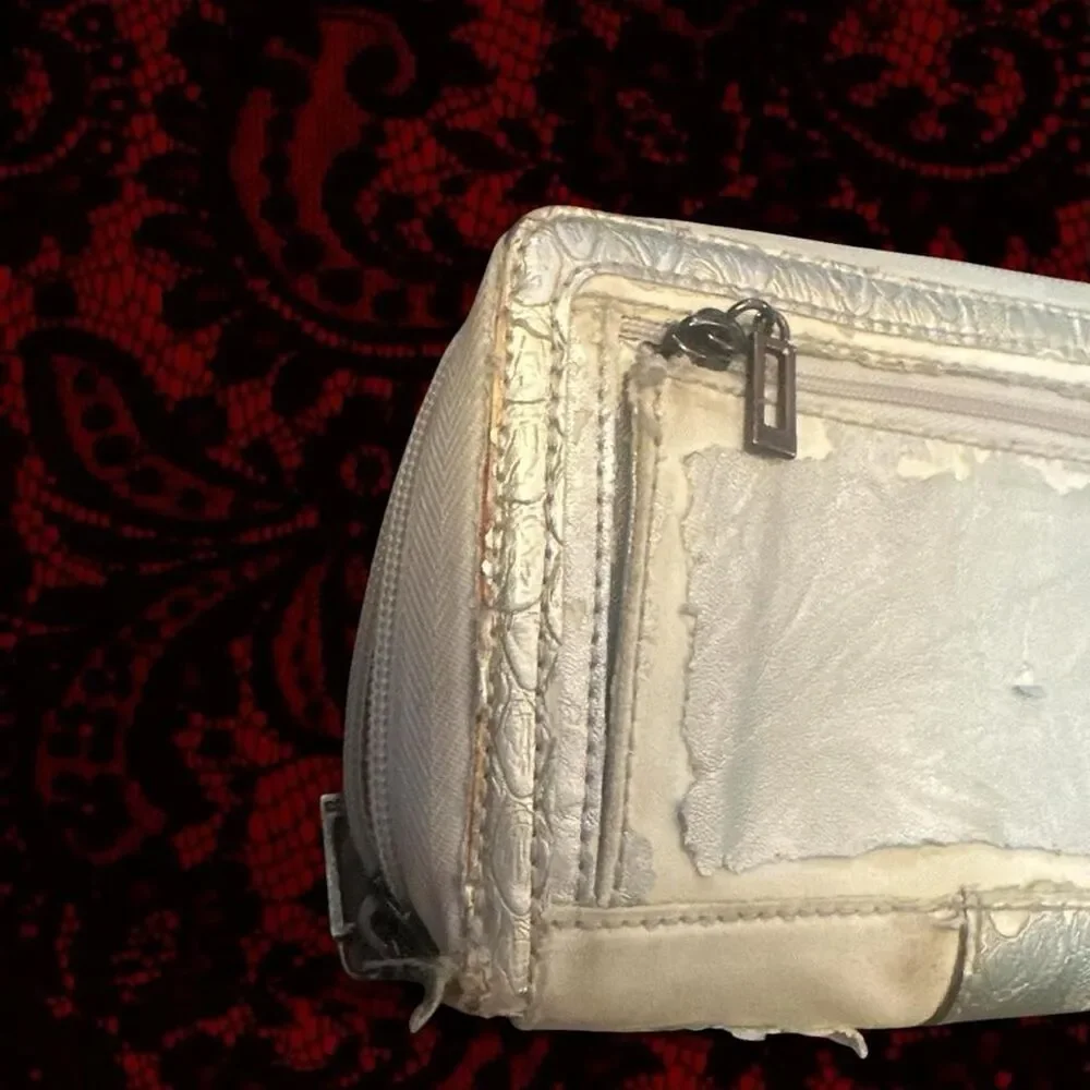 Guess wallet not
