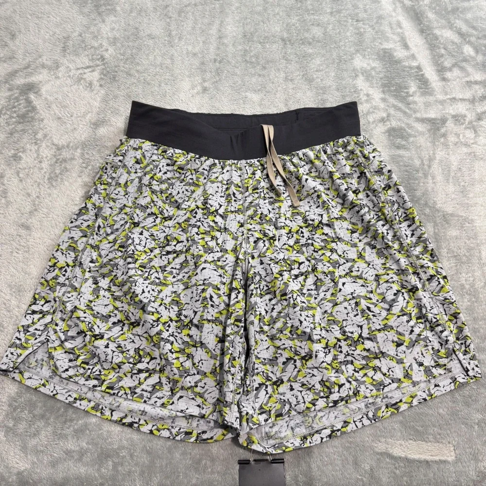 REI Co-op Swiftland Lined Running Shorts Mens Small Grey Lime Abstract Print 7in