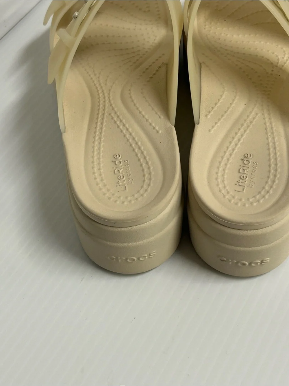 CROCS brooklyn buckle
