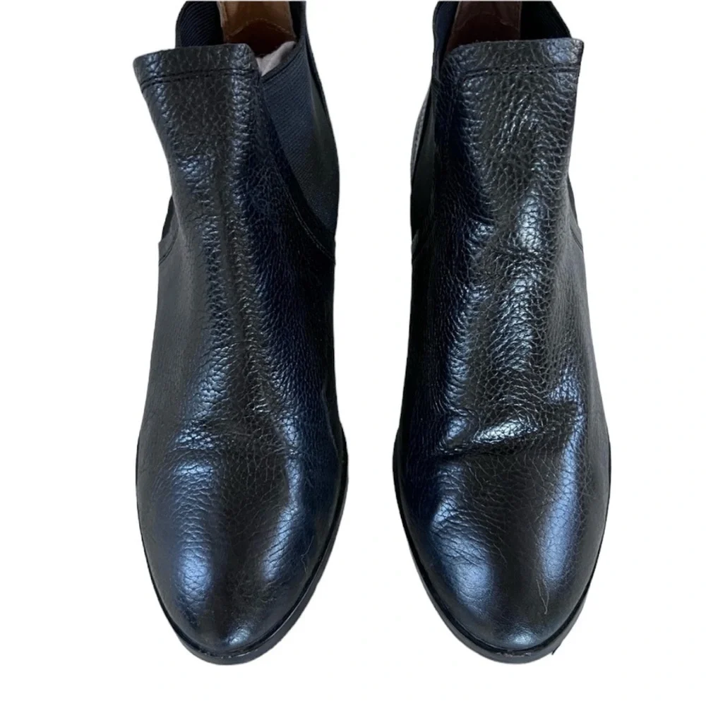 Splendid black pebbled