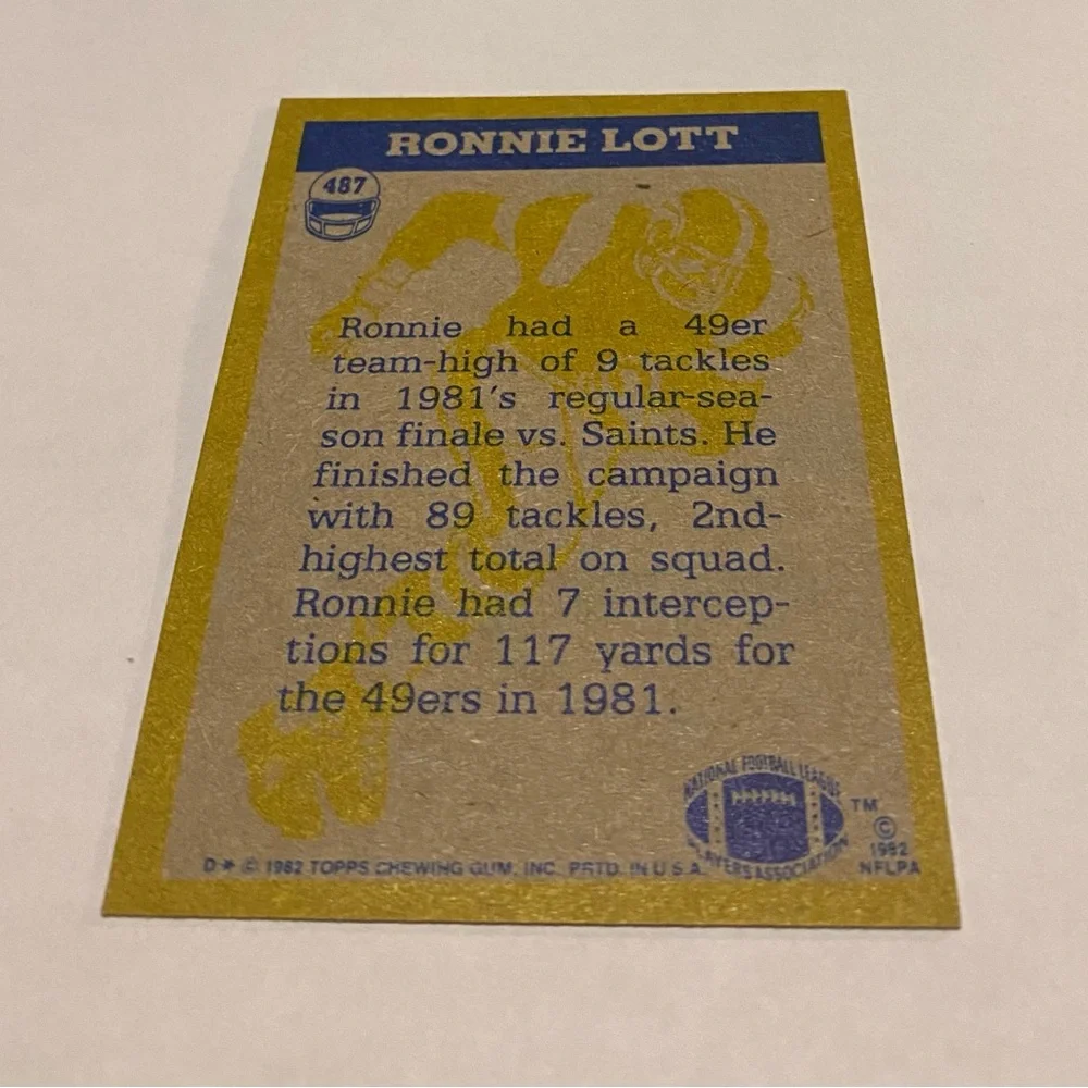 1982 Topps Football Card ronnie lott