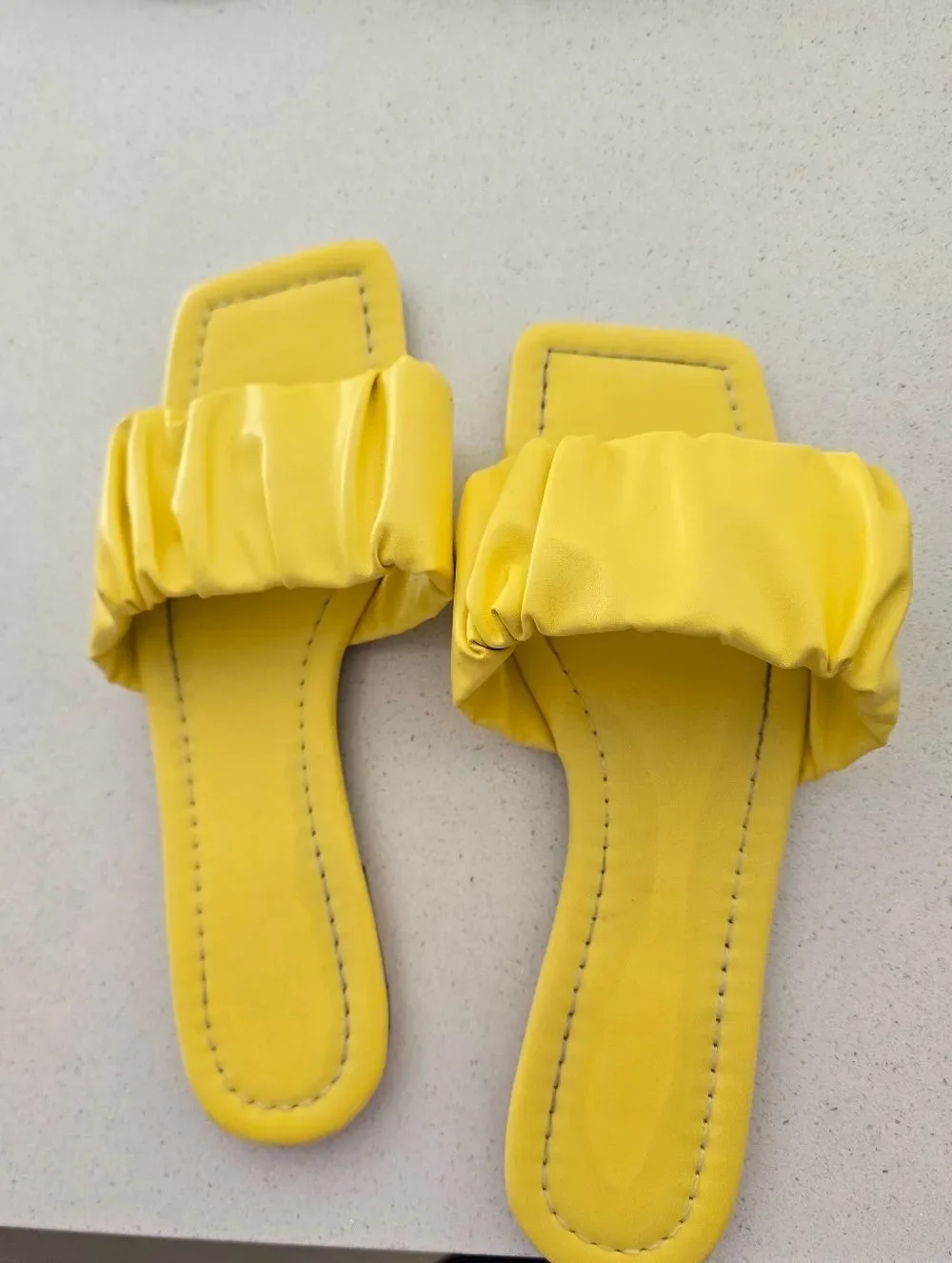 N/A chic yellow