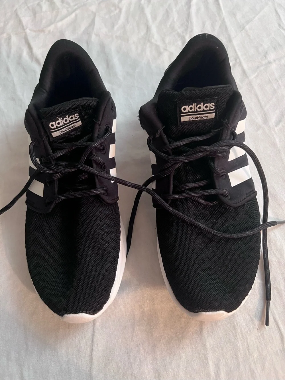 adidas Women’s Cloudfoam Lightweight Black/White Sneakers Size 8.5