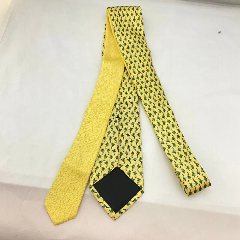 The Unbranded Brand #5652 yellow