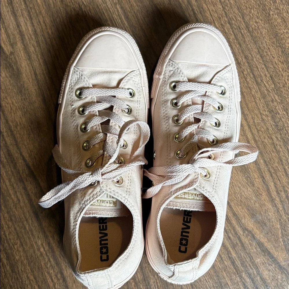 Converse size pale