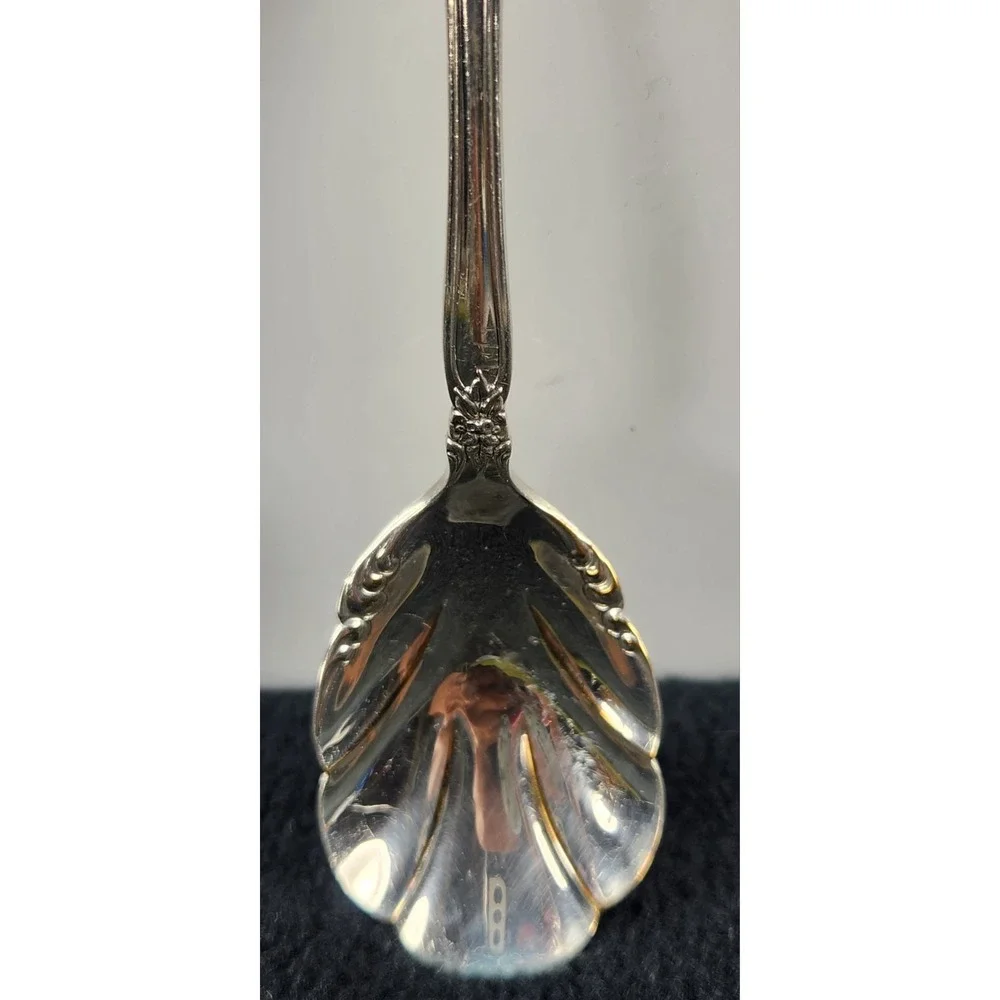 community silver artistry vintage scalloped