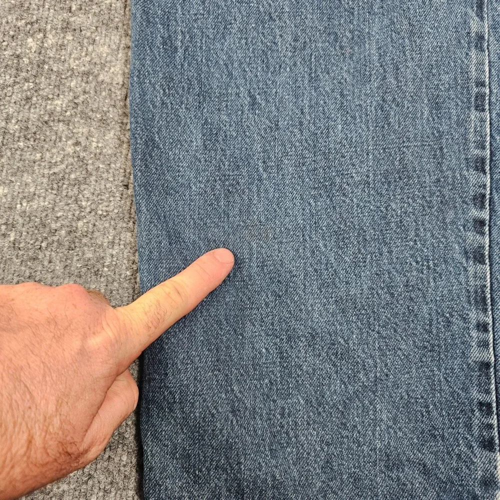 Levis knees fit