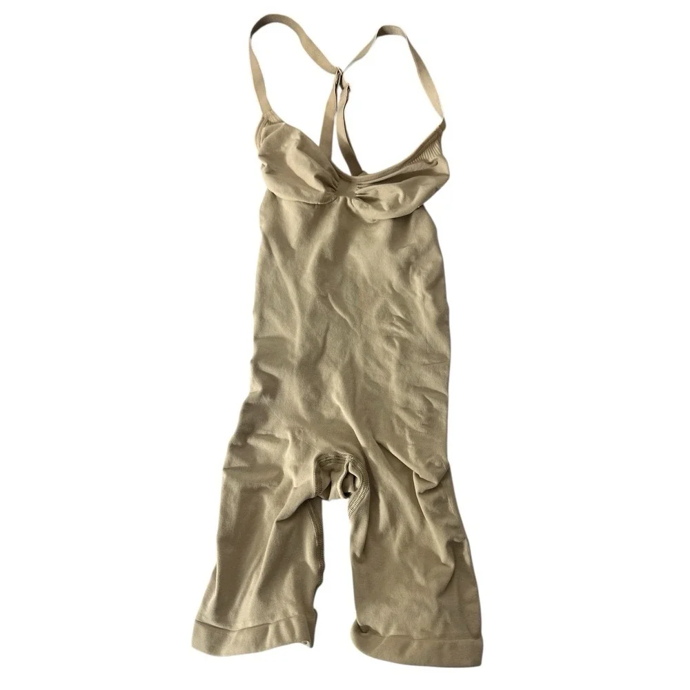 NEW Skims Seamless Sculpt‎ Mid Thigh Bodysuit in Desert Women's Medium