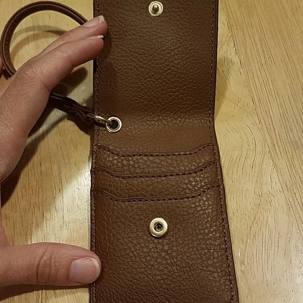 Relic brown wristlet